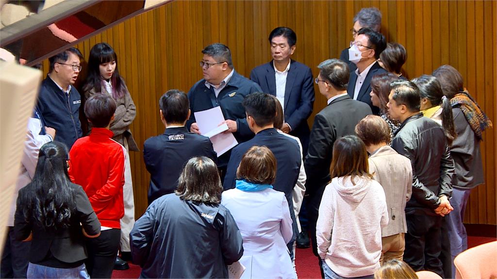 民進黨團甲動備戰防「選罷法」強行闖關 藍營決定暫緩