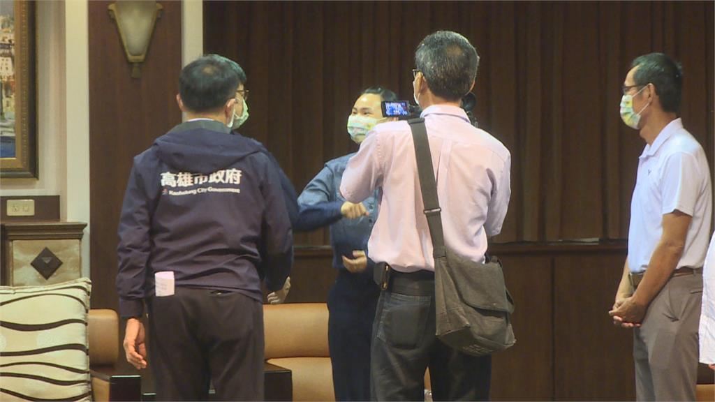 閉門會相談甚歡! 陳其邁見奧運高雄健兒開心自拍