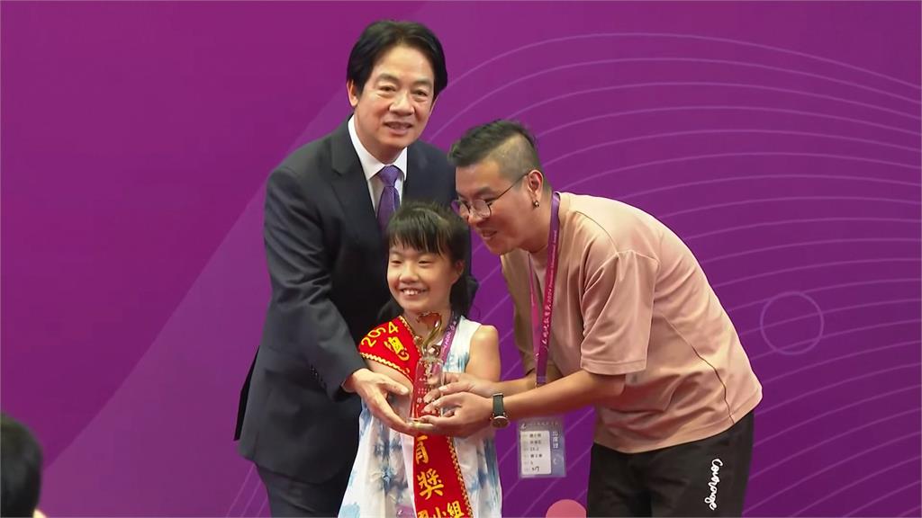 總統南下探訪「單腳天使」徐又立 盼逆風故事鼓舞世人