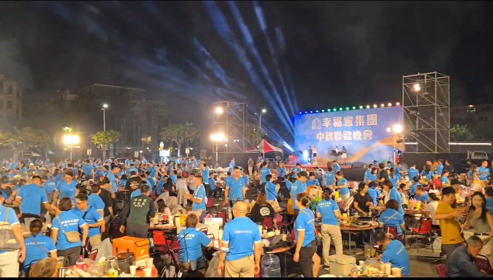 台南公園「嚴禁烤肉、放煙火」 公司租夜市空地「行動烤肉車」助興