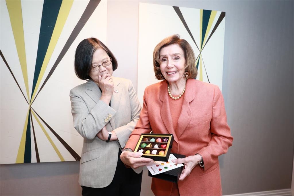 快新聞／世紀合體再現！裴洛西迎接蔡英文：堅定支持台灣自由民主
