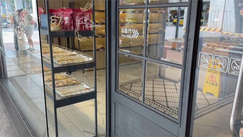 我要吃麵包！板橋男「開車逆向衝麵包店」　店員一度肉身擋車