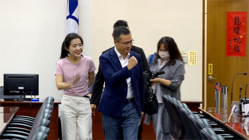 國民黨魁之爭8搶1「這人」獲中媒青睞！洗版文「超詭」網嚇：歷史重演