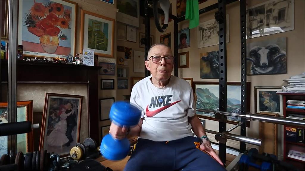 最強壯英國阿公! 86歲舉重77公斤創世界紀錄