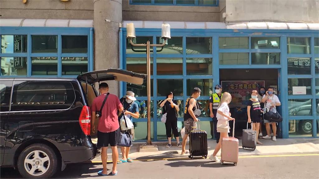 澎湖湧入大批觀光客　「摩西分海」店家業績暴增