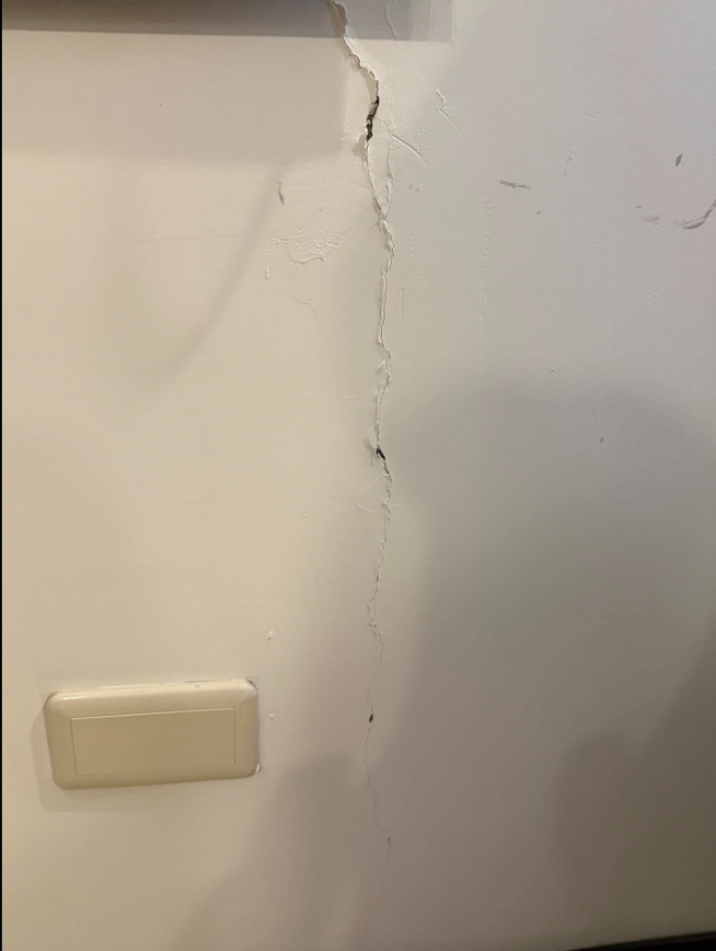 全台搖不停！宜蘭規模7.0強震「牆壁裂大縫」…網嚇瘋：OMG