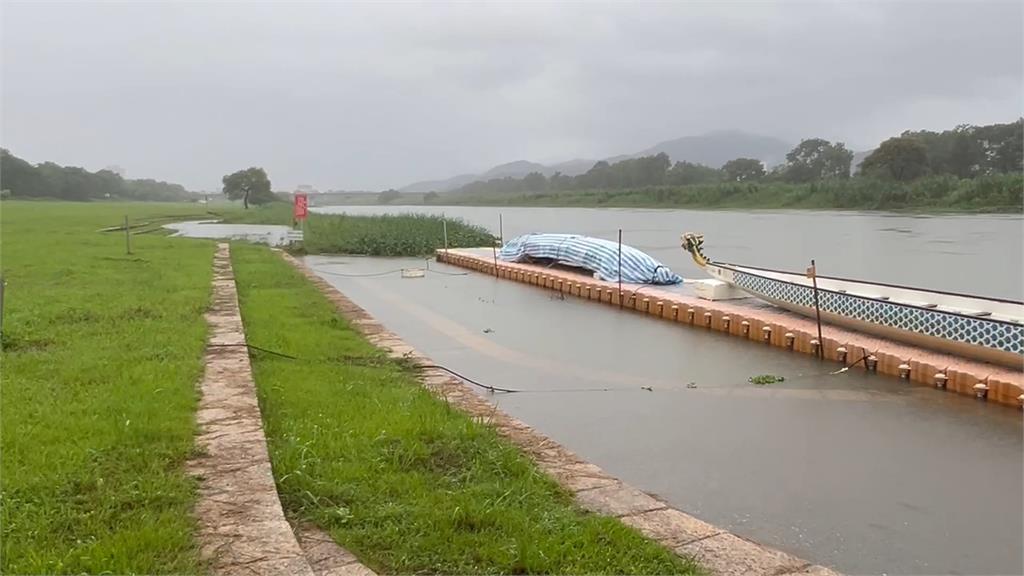 風神共伴效應挾強風豪雨　龜山島掀3米浪封島3天