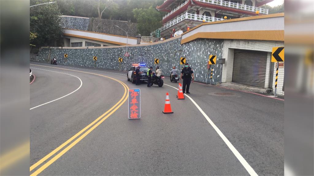 轎車山路飆速!跨越雙車道「高速過彎」 驚悚畫面曝光引撻伐