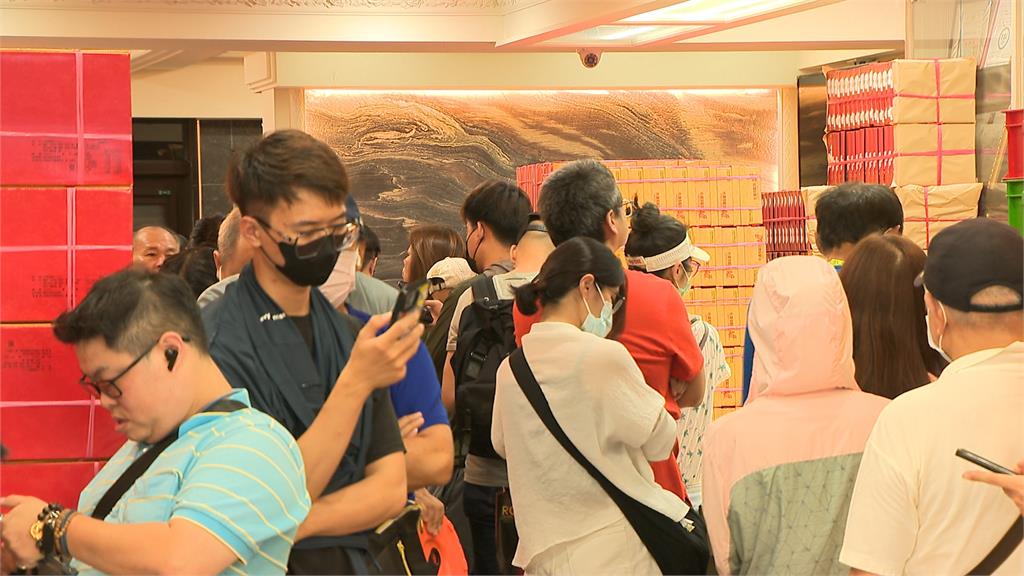 中秋伴手禮大戰！排隊亂象年年上演 行情價翻3倍