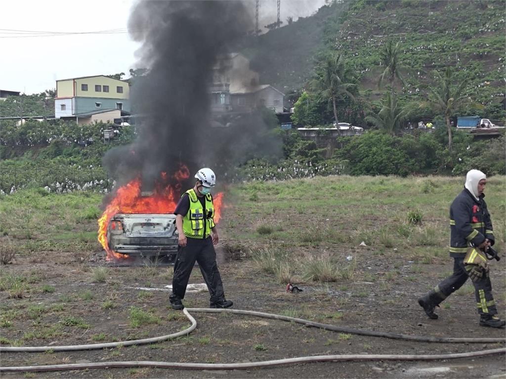 快新聞/屏東獅子鄉火燒車事故! 撲滅火勢後驚見「1男焦屍」