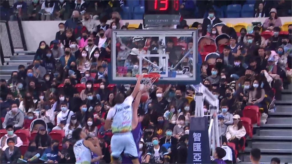 P.LEAGUE+單週五大好球 強森霸氣隔扣阿提諾登榜首
