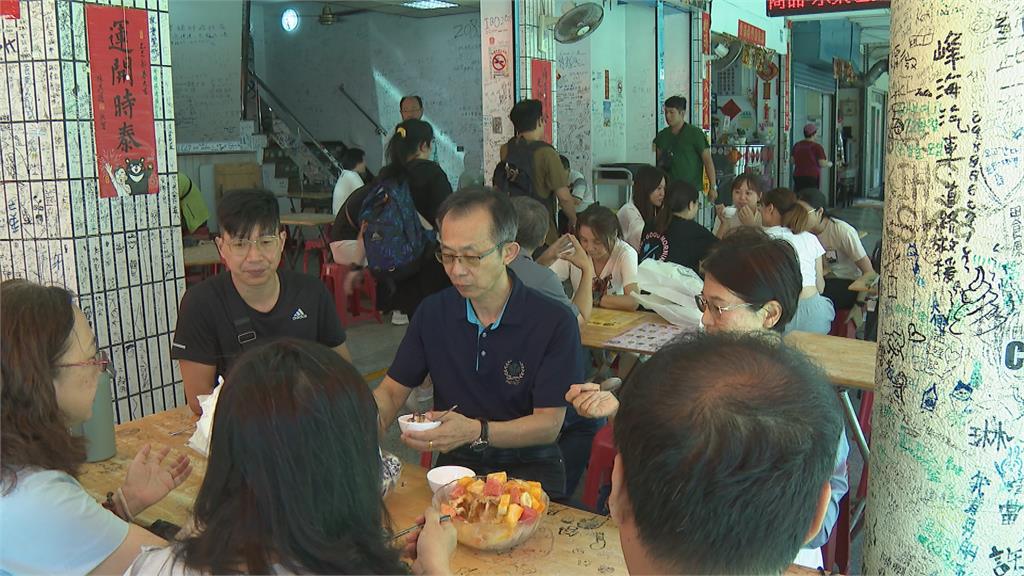 南部高溫亮橘燈!高雄飆破38度 民眾大啖冰品消暑