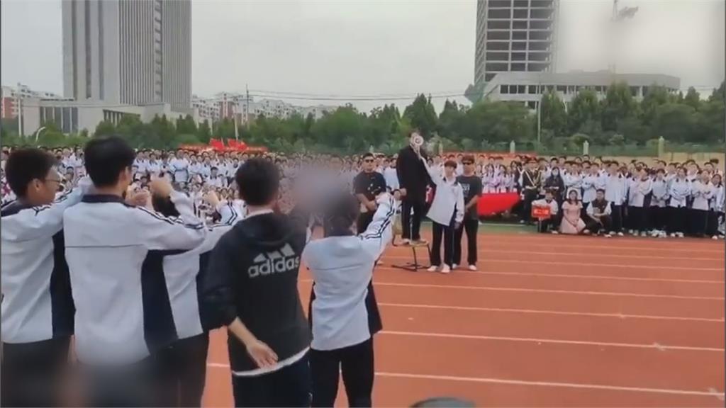 中國高中生運動會演「安倍遇害」全場轟動　日網友氣炸：這是什麼教育