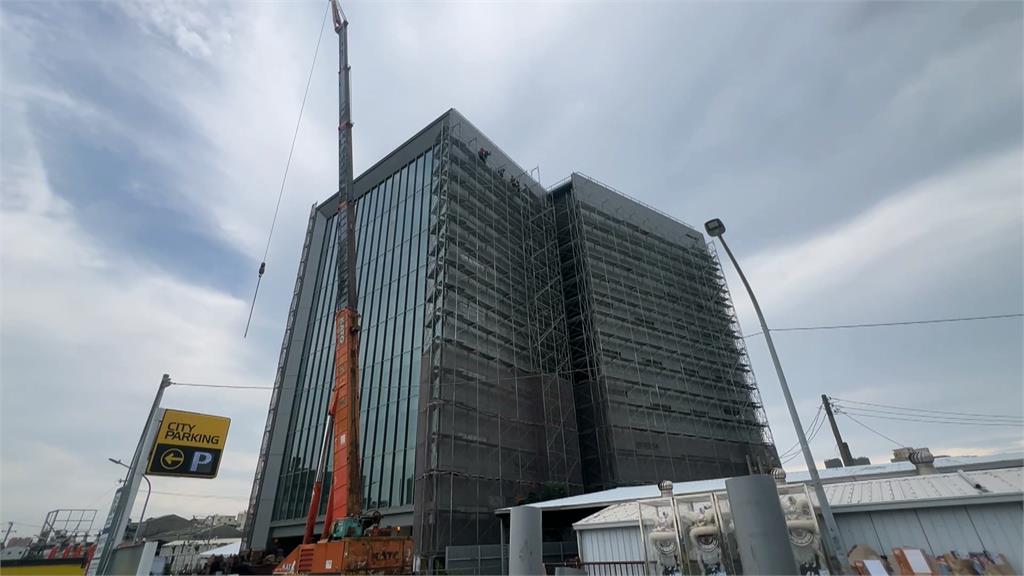 高雄殯儀館工人沒防護9層鷹架施工 勞工局調查:最高可罰30萬