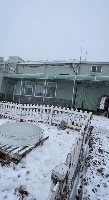 快新聞/玉山下雪了! 絕美銀白世界畫面曝