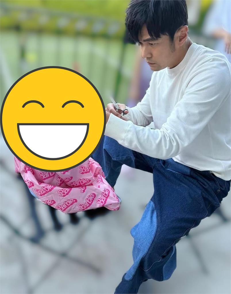 路邊理髮伯狂秀手藝「竟是周杰倫本人」!網一看「客人真面目」嚇傻:被耽誤