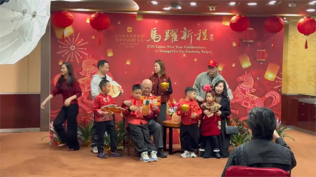 飯店除夕圍爐！　業者端祥獅獻瑞、馬年限定冰雕助陣