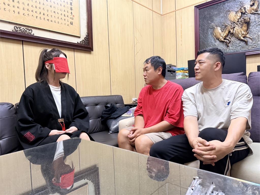 草爺斥資百萬創YouTuber「看你老墓」司徒建銘不畏禁忌，以孝道精神掃墓追思