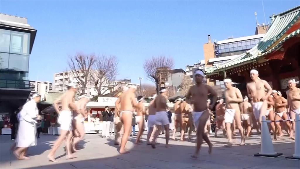 日本新春祈福求好運！　「穿兜襠布澆冷水」淨化心靈