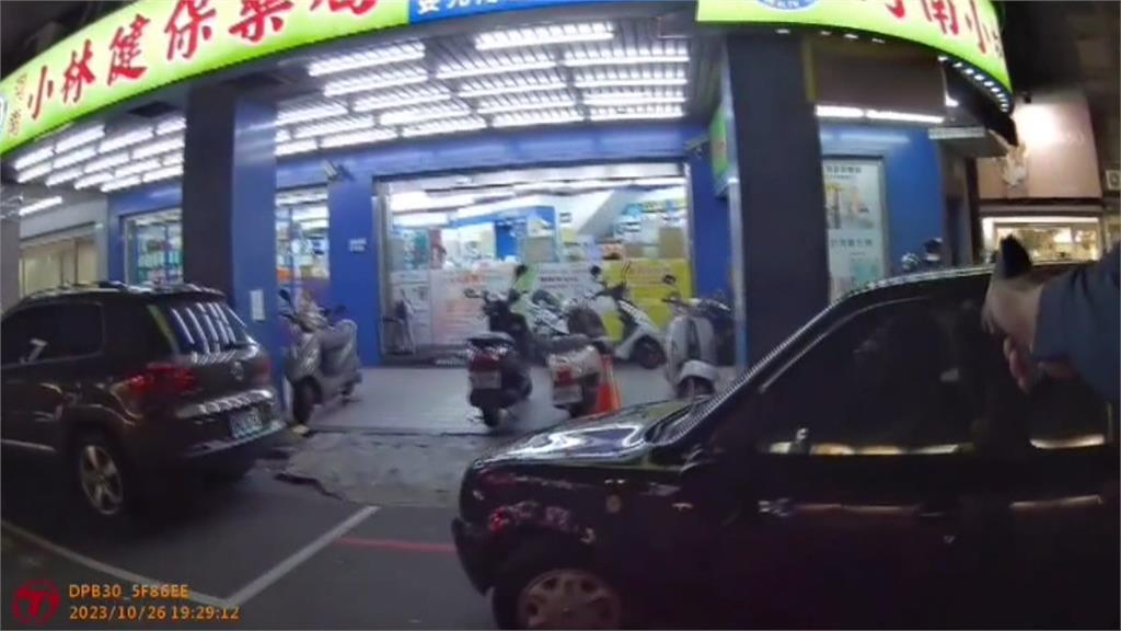 持毒兄弟檔拒檢還意圖撞警車 妨害公務罪加一等