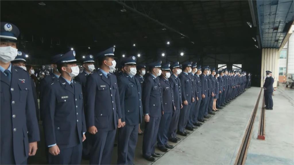 殉職飛官陳奕今告別式 蔡英文出席頒褒揚令