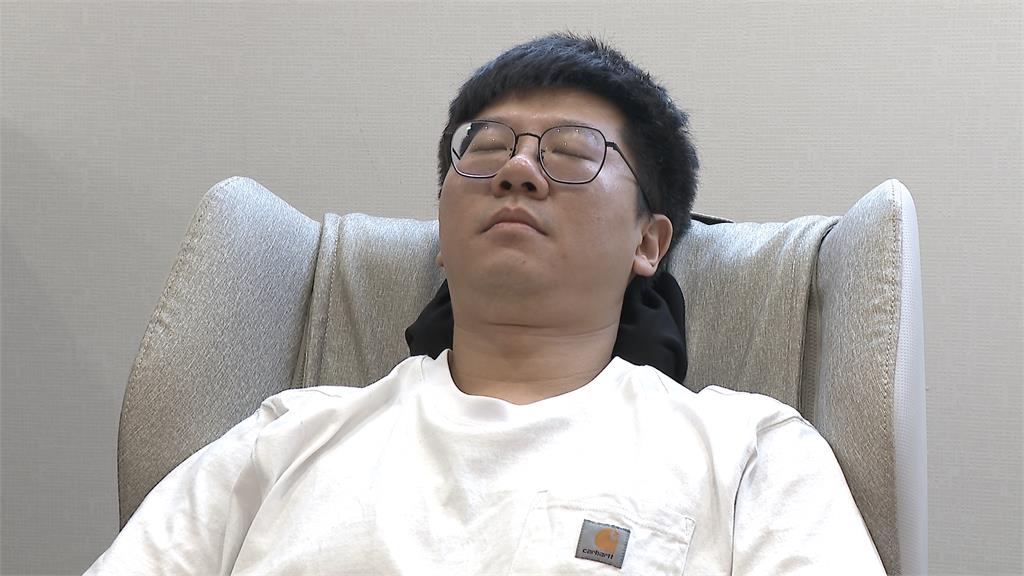 父親節送禮兩萬有找! 輝葉推「WULA超有力小沙發按摩椅」