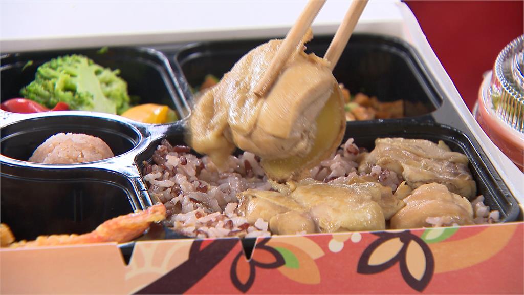 歡慶新北投站生日設計新菜色 「酒家菜」鐵路便當開賣秒殺