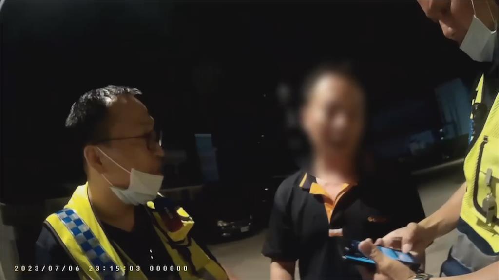 未戴帽見警棄車狂奔　三重男子持毒丟包仍被逮