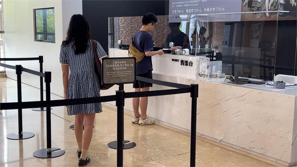 男穿五星旗衣高美館買軍警票遭拒 高雄市長陳其邁這樣回應...