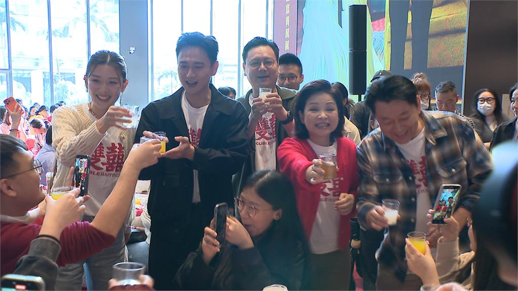 搭雙囍熱潮！　電影院請影迷喝喜酒　劇中主演劉冠廷、余香凝驚喜現身