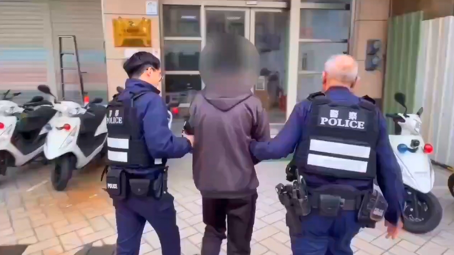 噁男！覺得女子太漂亮　竟來到女子家外門外對浴室偷窺、偷拍