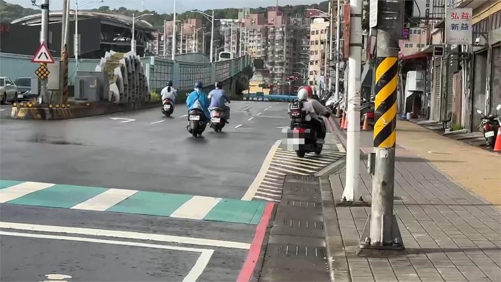 轉彎像打仗?他騎車狂找「1標誌」壓力爆棚 一票機車族點頭:超級亂