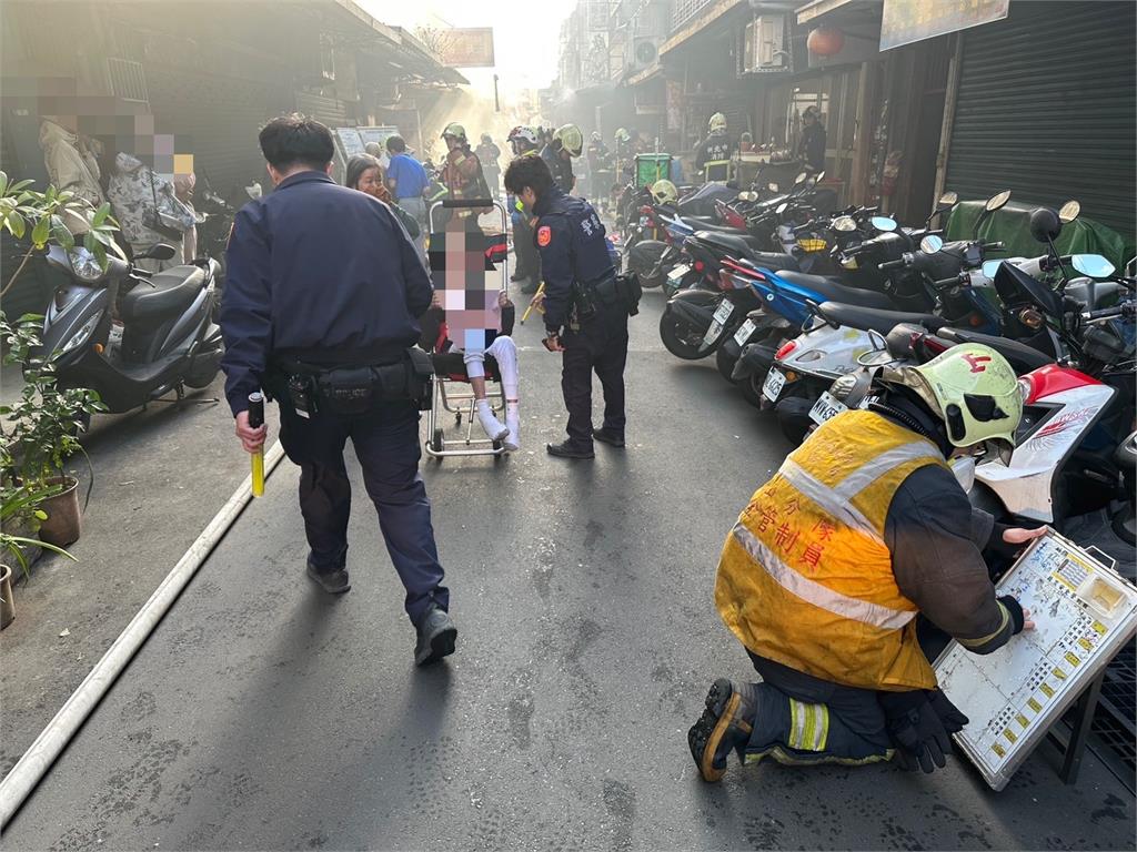 快新聞／初一祝融！新莊電動腳踏車行竄火舌　50車遭燒毀、急疏散29人