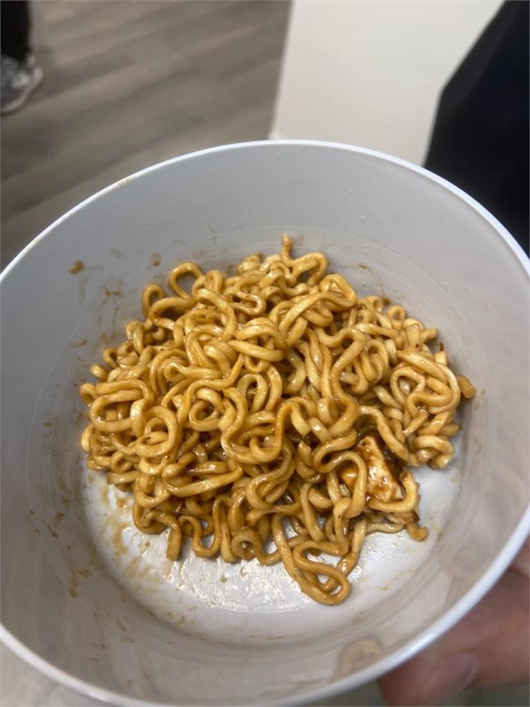「維力炸醬麵+士力架」