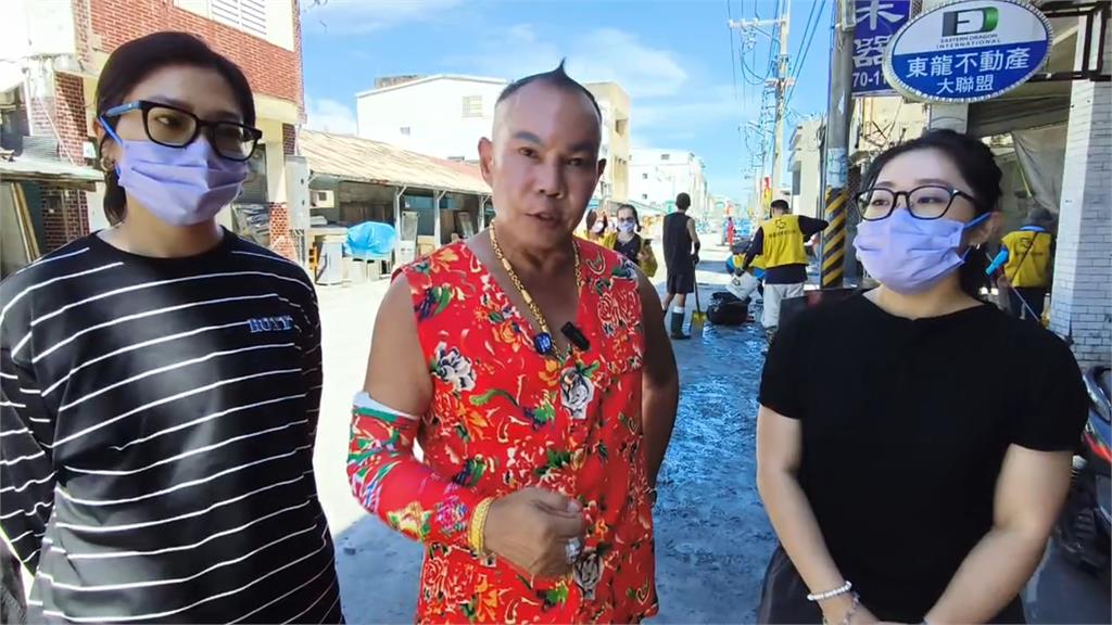 太扯! 被酸民"嗆作秀" 吊車大王胡漢龑親送物資到災區