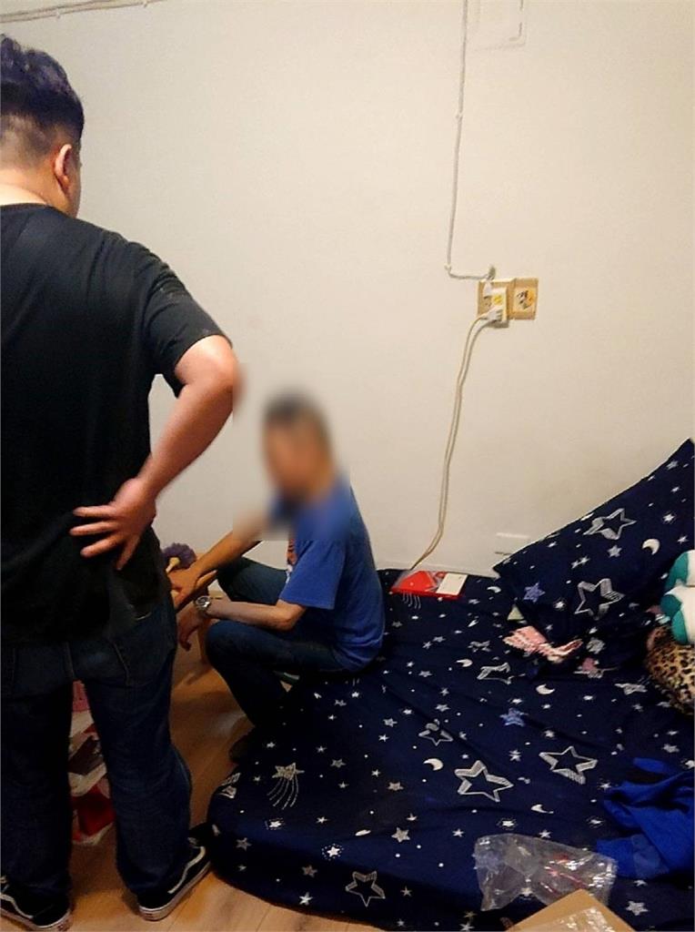 快新聞/遇警查緝「毒鴛鴦同夥竟跳樓逃生」 他糗卡4樓半防火巷畫面曝