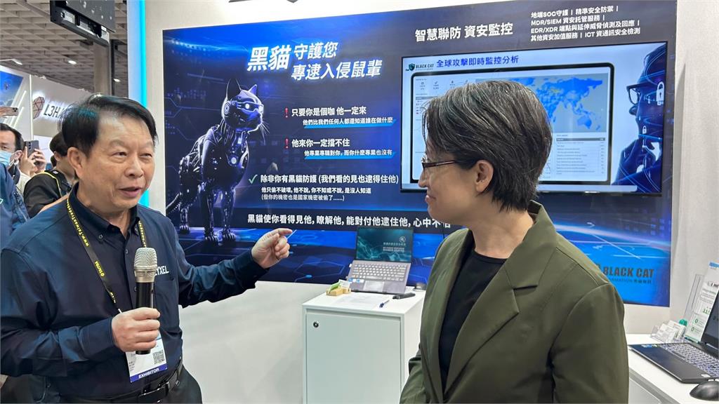國防展「短髮軍事迷」竟是蕭美琴！爆逛4小時「見1物嗨爛太反差」網笑：太可愛