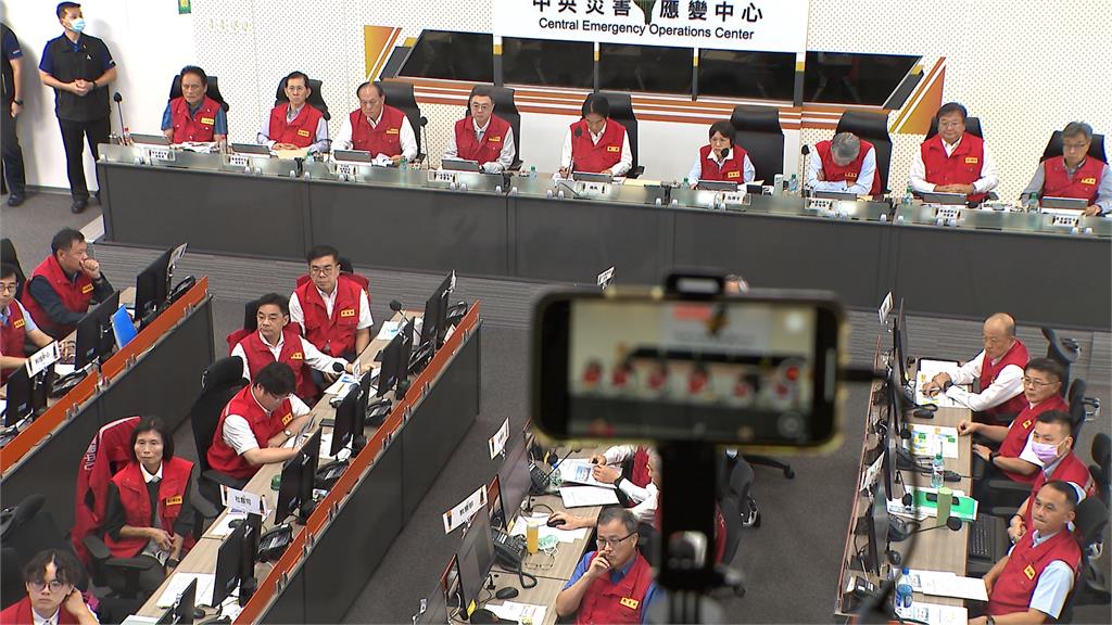 丹娜絲颱風來襲 卓揆與地方政府視訊 賴總統親赴應變中心