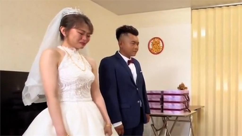 眼淚止不住!新娘出嫁爺奶獻祝福 不潑水原因曝光感動網