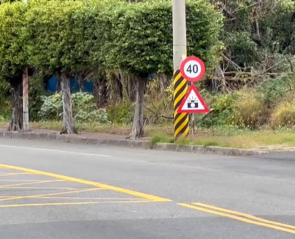 速限40公里! 轎車疑超速過彎 撞上逆向電動二輪車 2移工不治