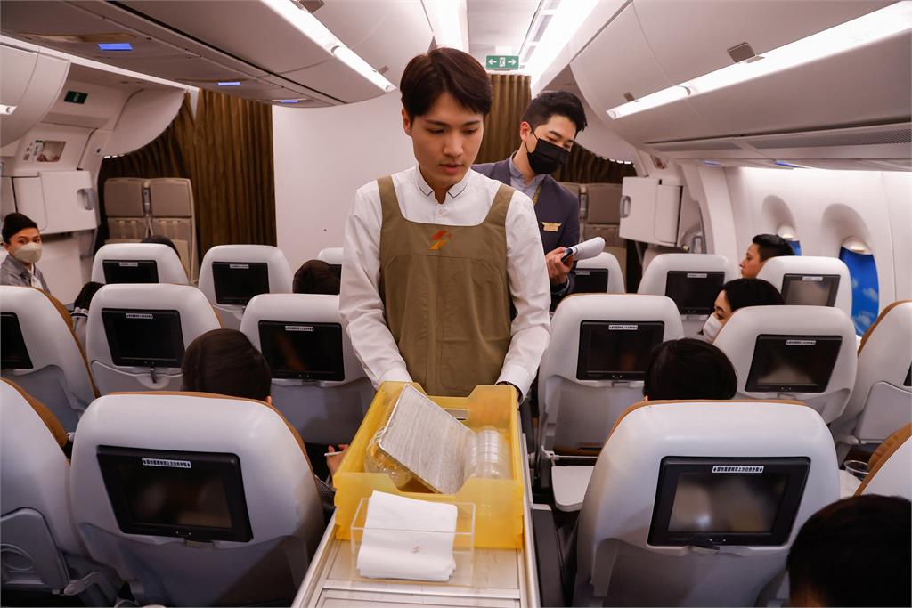 星宇航空「空姐群」受訓照曝光!這1關鍵獲選外媒「最佳照片」