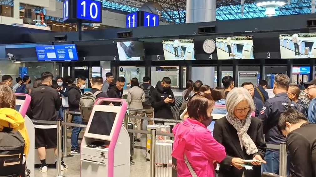 「出境、入境」都消失!桃園機場告示牌「貼心改動」網全讚:一看就懂