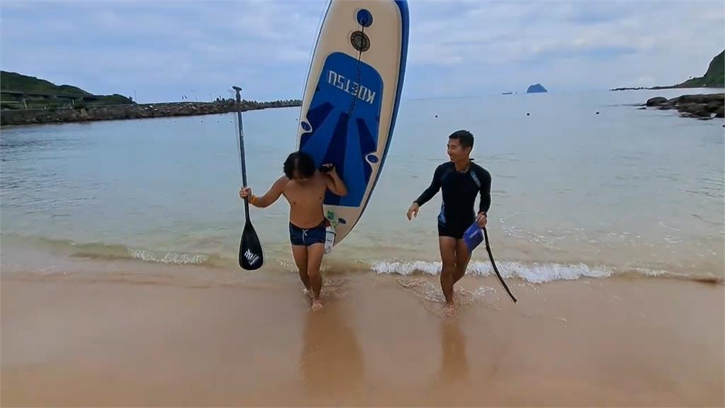 大海撈機!男划SUP、手機腰包落海 奇蹟失而復得