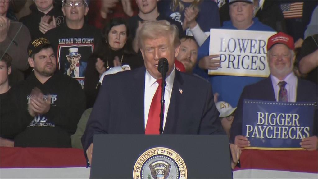 川普拚期中選演說被鬧場　美眾議員也被噴不明液體