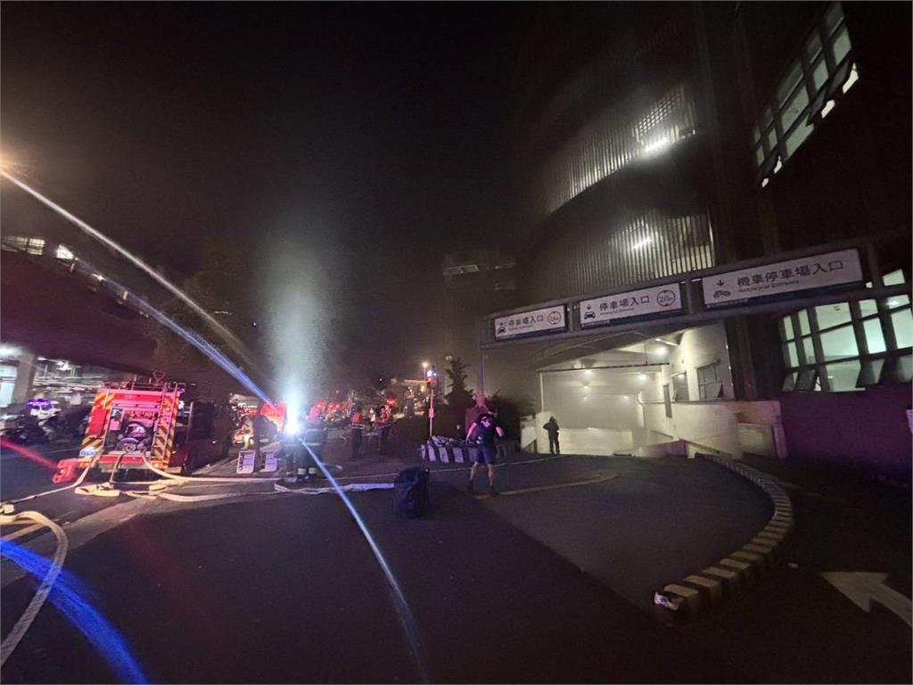 快新聞/北市環南市場驚傳火警!地下室突然起火 現場濃煙滾滾
