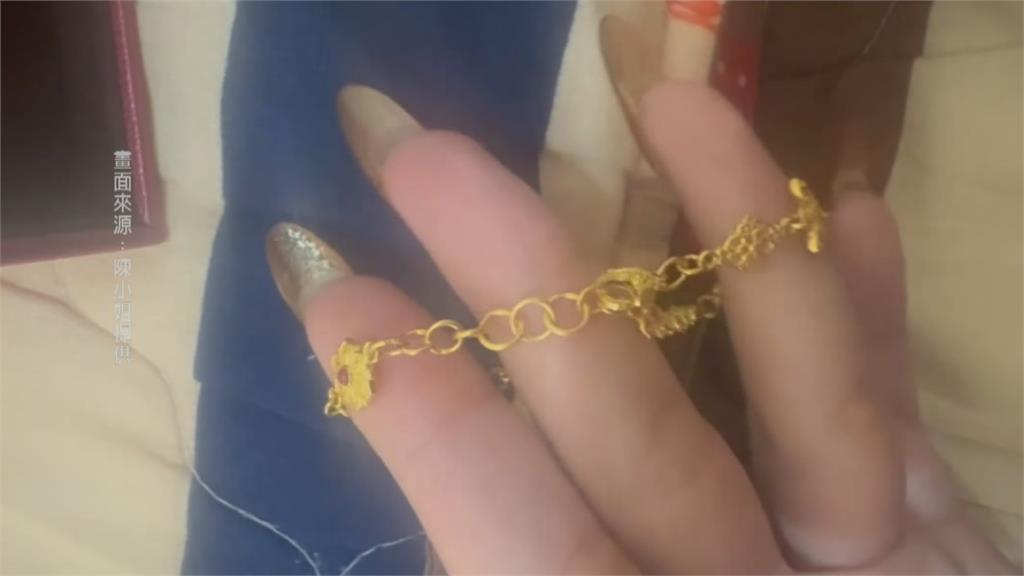 高雄女賣金鍊約秤重! 買家幫收拾"偷塞口袋" 騙領錢逃逸