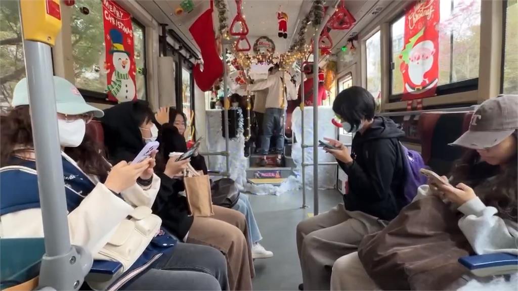 東海大學接駁車搖身變"耶誕公車" 學生驚呼:超用心