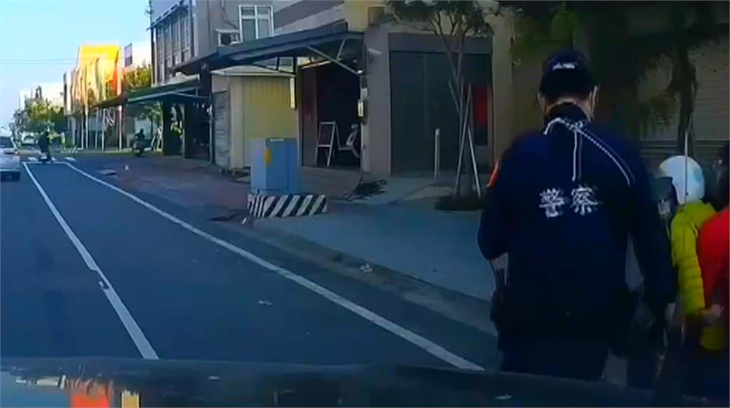 丈夫突癱軟!妻狂揮手按喇叭 警察即刻救援送醫