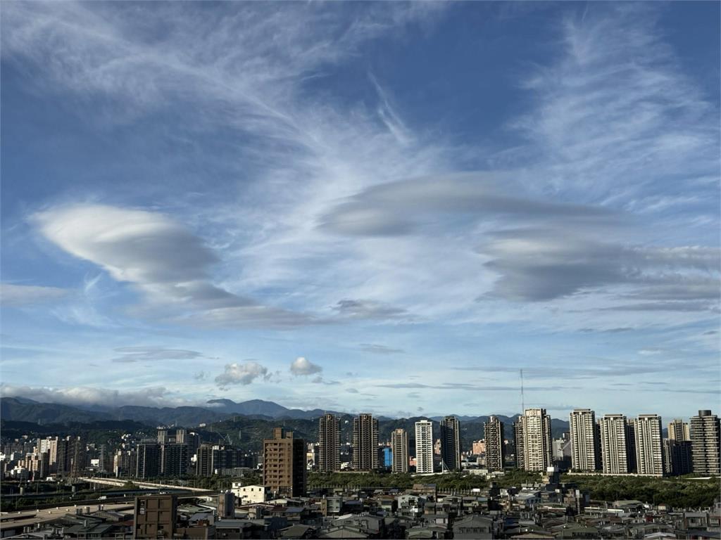 鏡頭君直擊地震瞬間「101猛晃」!畫面突變《鬼滅》場景內行人解釋了