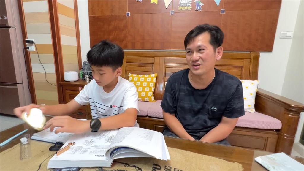 小六生解剖圖「肌肉紋理」栩栩如生　盼未來當醫生